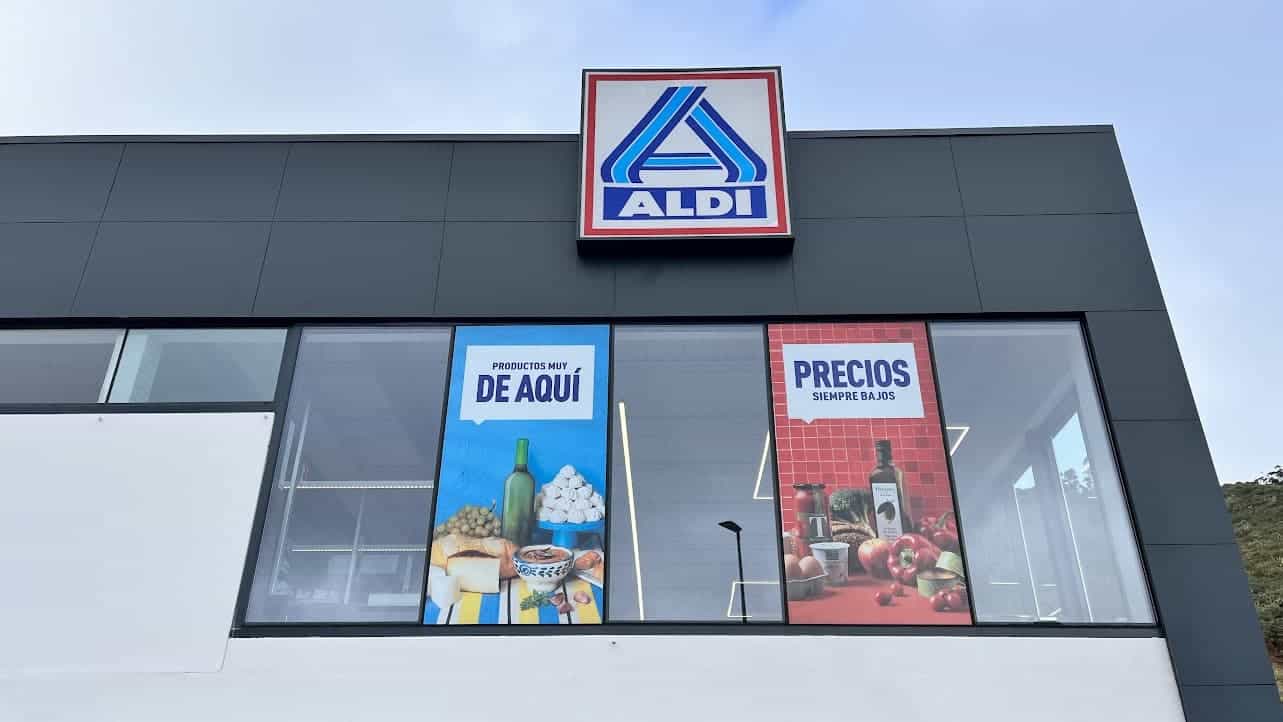 Aldi Tenerife storefront with logo