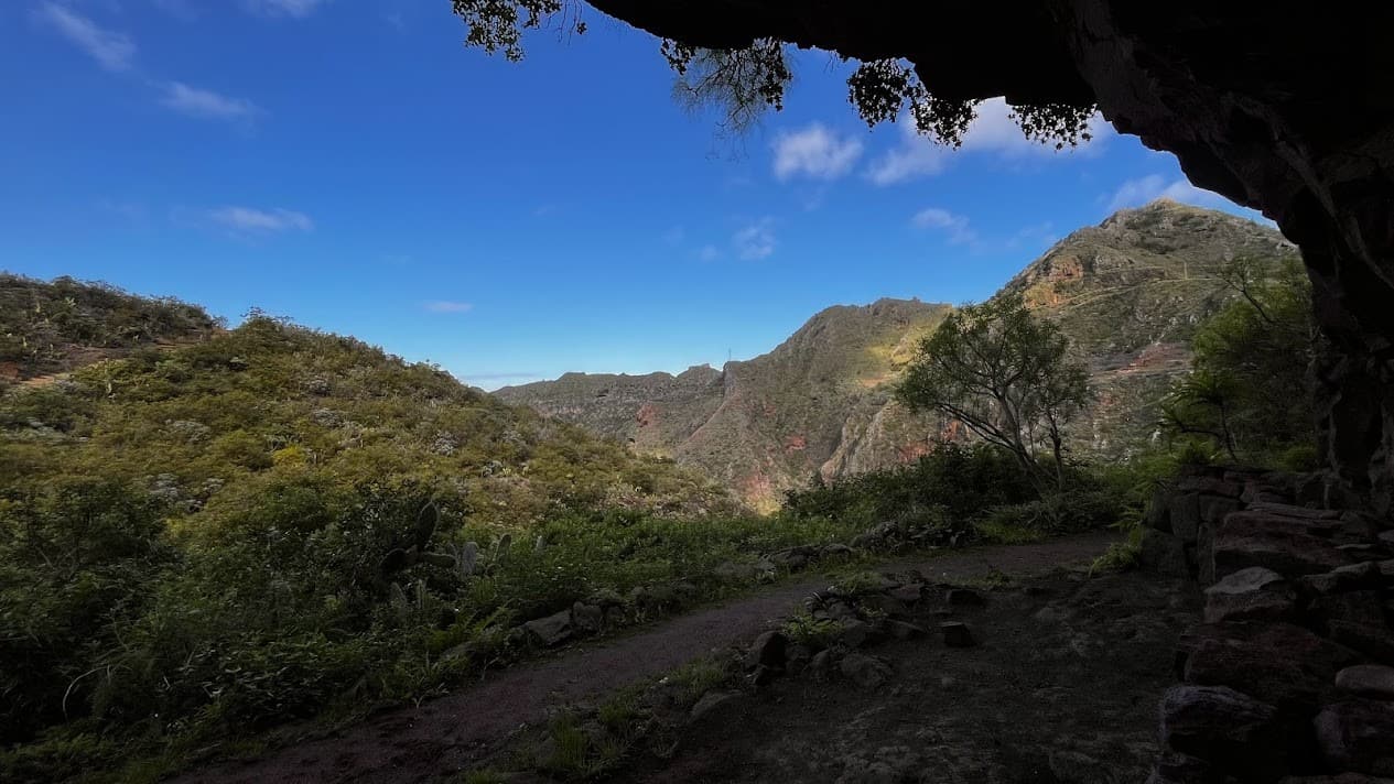 A great lunch spot on the TF-11 trail with a view of the Chinamada caves